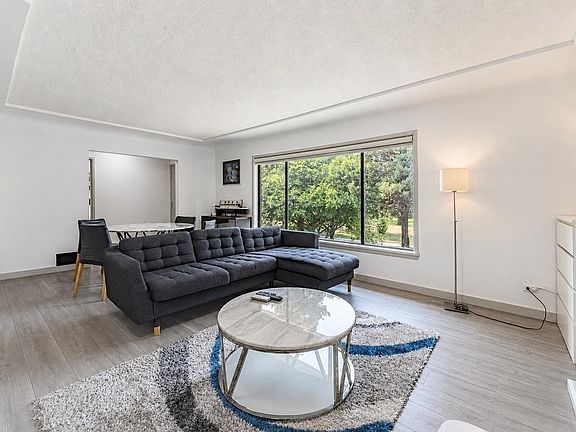 5th image of 3008 Garden Dr