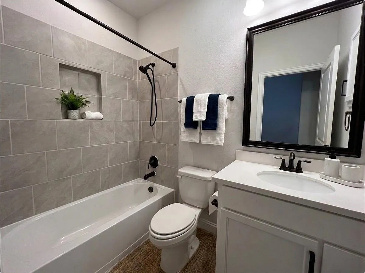 3 bed, 2129 sqft, $2,700 — Photo 4