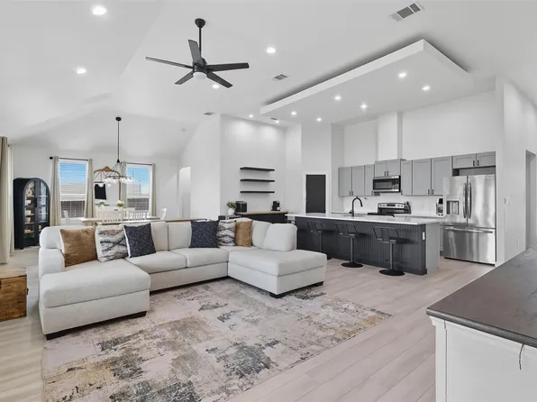 195 Blushing Dr, Cedar Creek, TX 78612