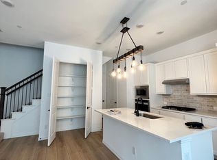 9932 Hennings St, Irving, TX 75063