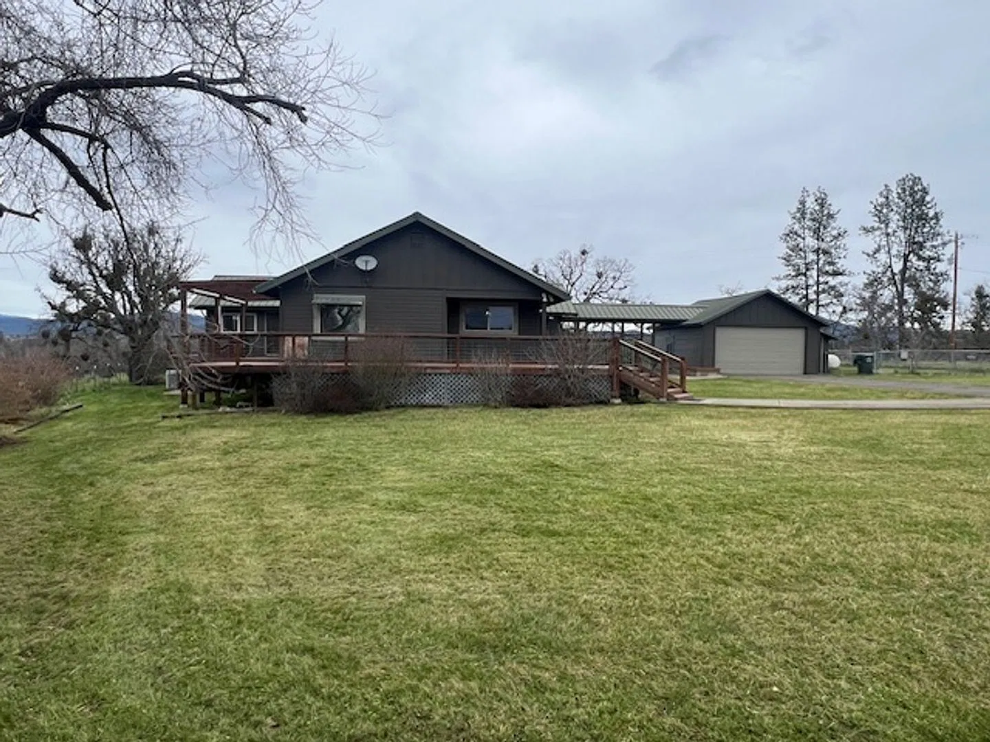 Private Country Retreat With A Pool & Acreage A 4-H & Ffa Dream — Photo 1