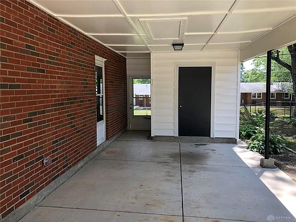 3rd image of 614 Cyril Ct