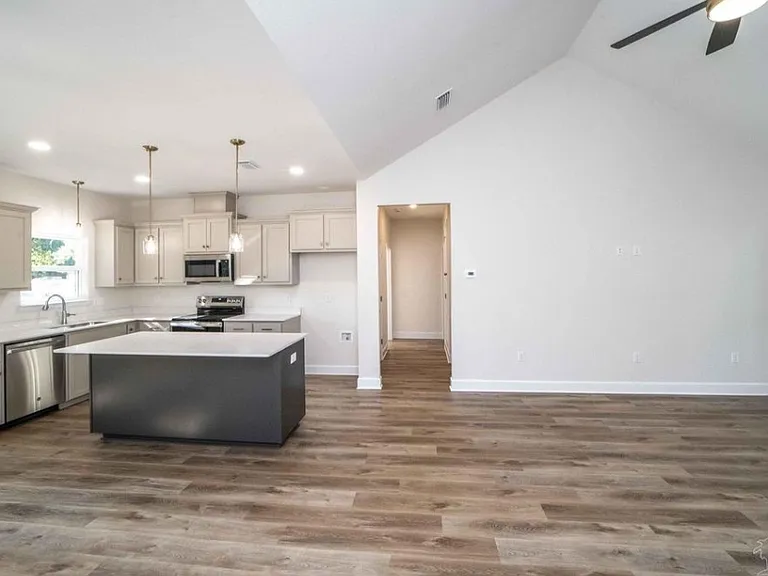 4521 Oak Forest Dr — Photo 5