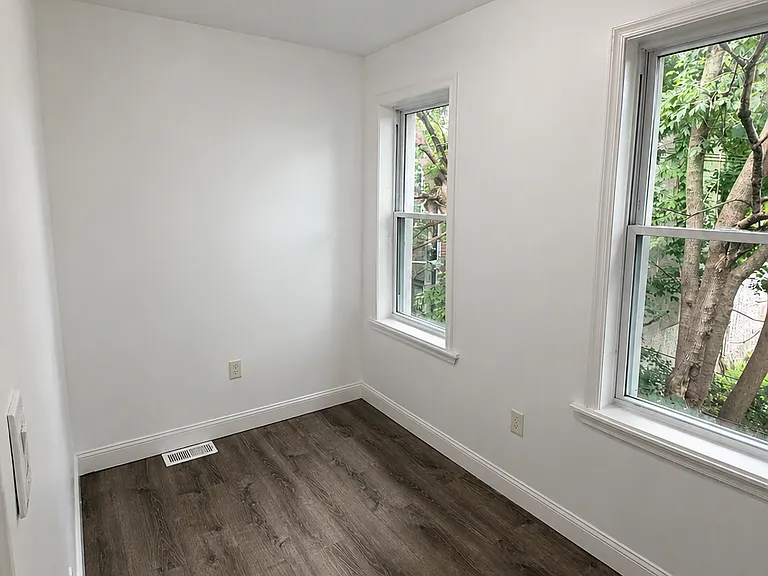 125 N Sickels St — Photo 6