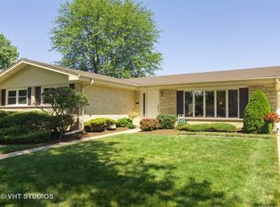1911 N Burke Dr, Arlington Heights, IL 60004