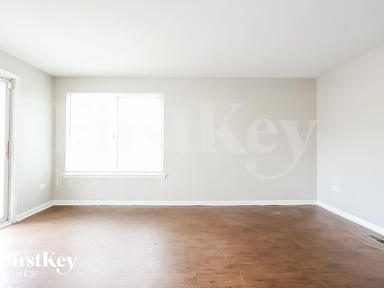 803 Blackhawk Dr — Photo 4