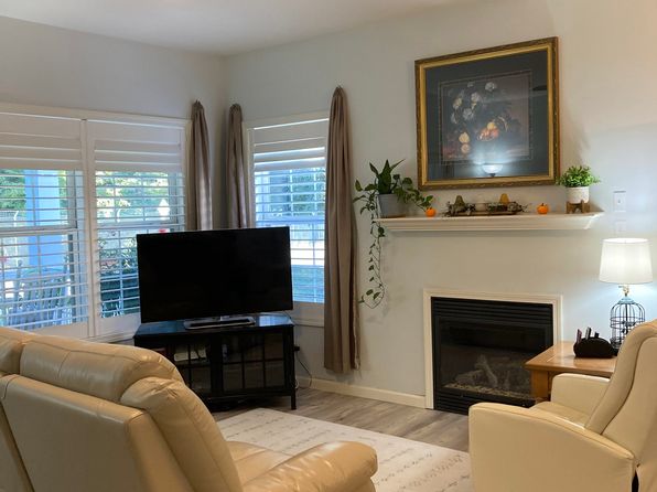 18 Knollwood Hollow Ter