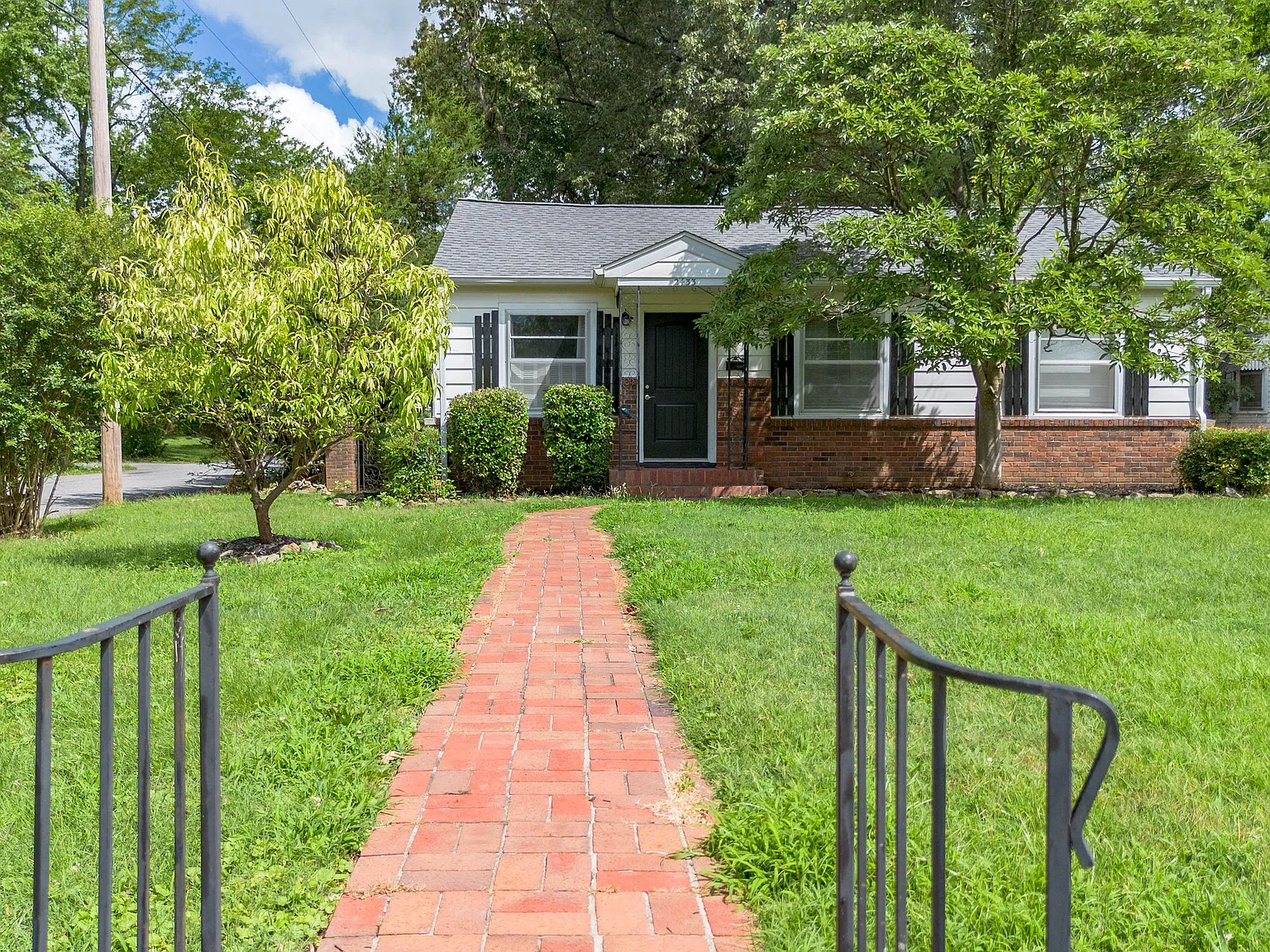 3 bed, 1.5 bath, 1076 sqft, $1,695 — Photo 3