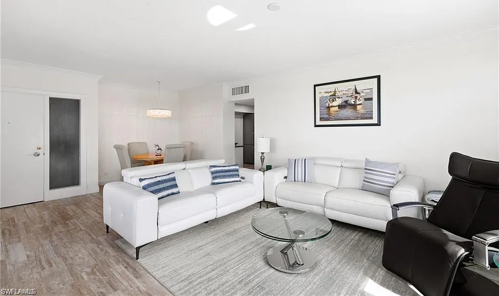 240 Seaview Court - 211 - 211 — Photo 4