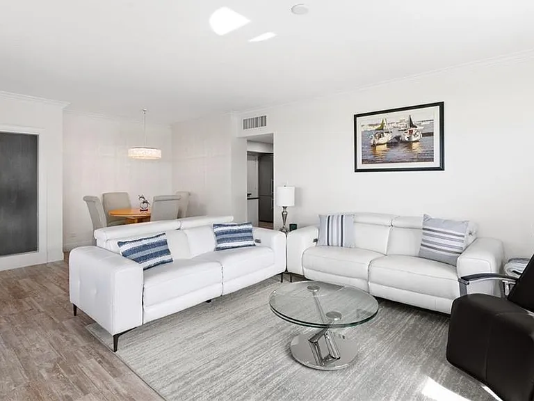 240 Seaview Ct #211 — Photo 4