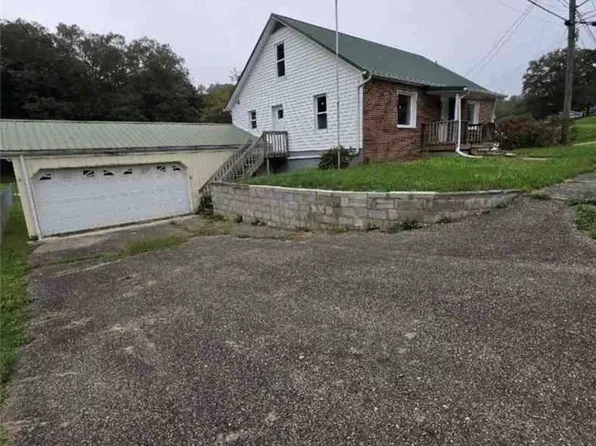 840 N 8th St, McConnelsville, OH 43756