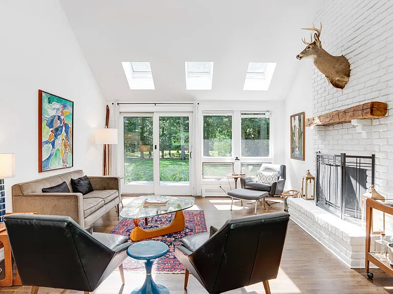 1 Woodcrest Dr — Photo 10