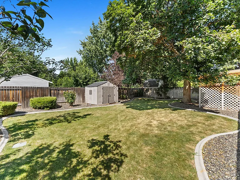 714 S Berwick Dr — Photo 25