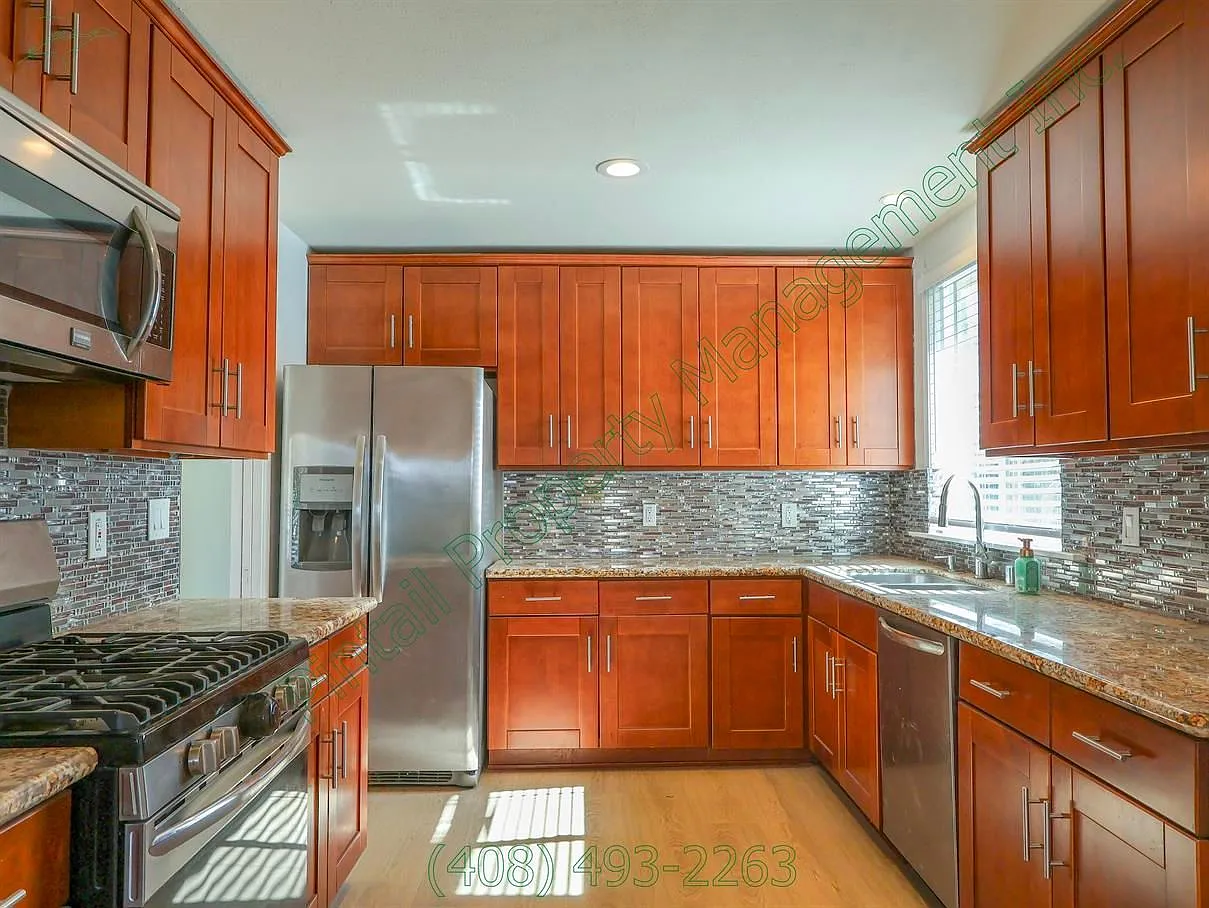 4 bed, 2.0 bath, 1471 sqft, $4,349 — Photo 3