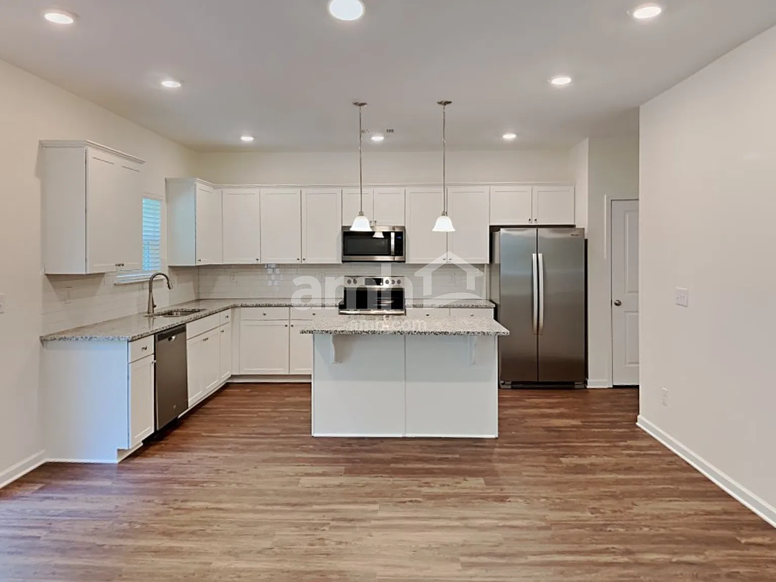 5 bed, 3.5 bath, 2483 sqft, $2,485 — Photo 3