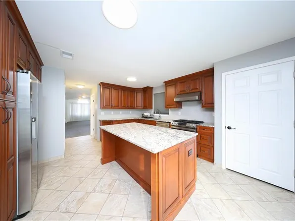 74 Sumner Avenue image 11 of 28