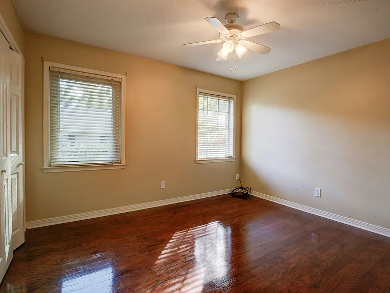 505 Evergreen St — Photo 9