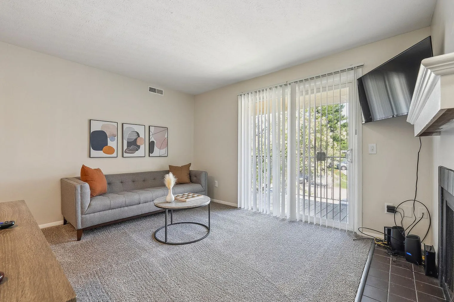 2 bed, 1.0 bath, 839 sqft, $2,805 — Photo 2