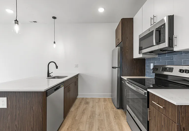 943 Washington Ave #303 — Photo 2