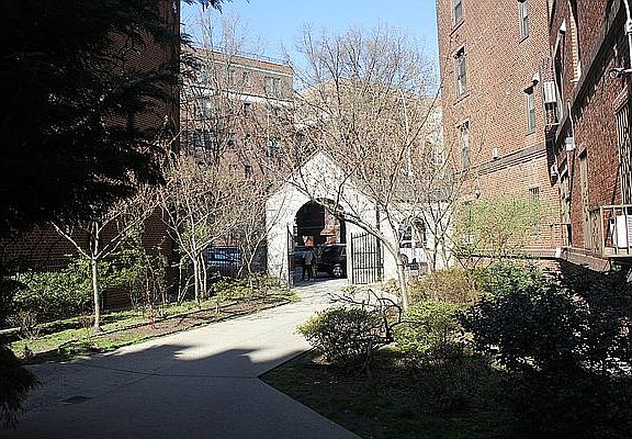 3rd image of 42-20 Kissena Blvd #E-4