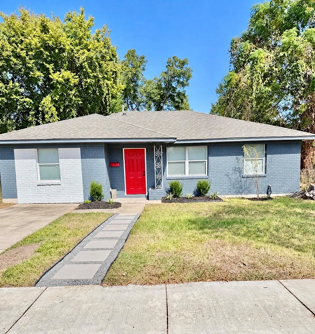 3 bed, 2.0 bath, 1204 sqft, $1,800 — Photo 1