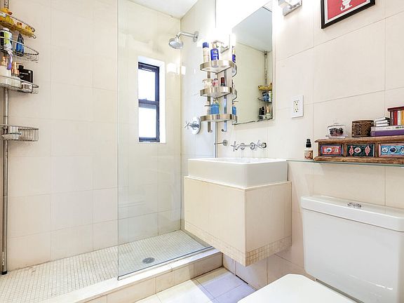 5th image of 319 W 18th St APT 4B