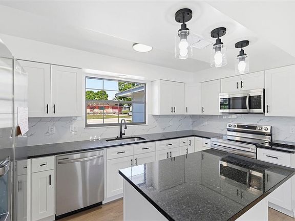3rd image of 7457 Galloway Rd