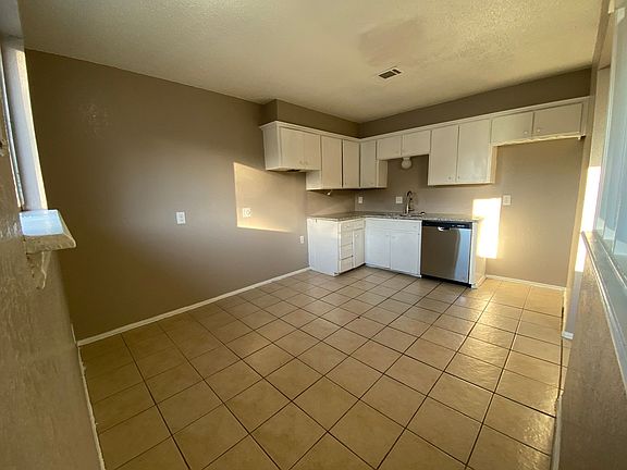 3rd image of 2908 NW 28th St APT B1