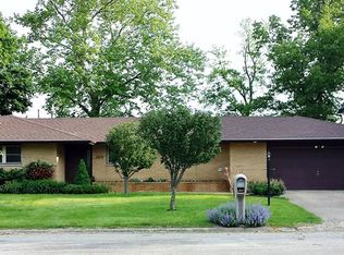 3304 Elmdale Dr, Mattoon, IL 61938