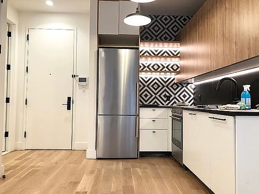 5th image of 961 Willoughby Ave APT 1J