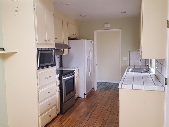 4th image of 5075 Forest View Dr