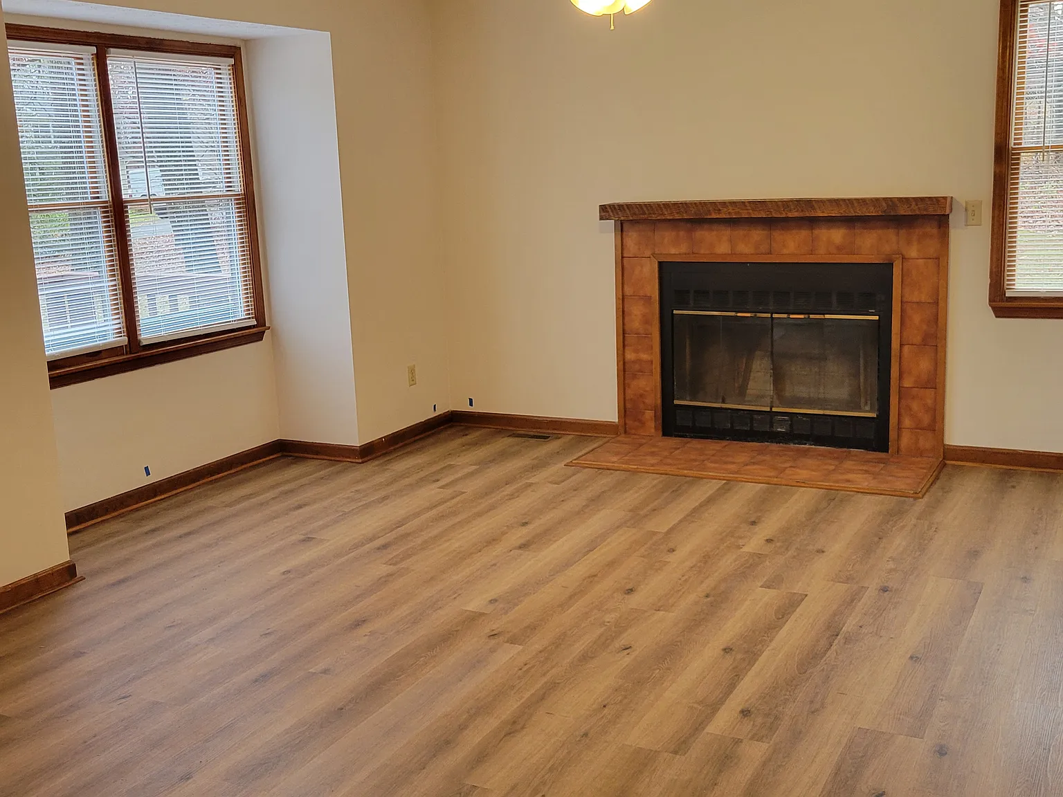3 bed, 1336 sqft, $1,950 — Photo 2