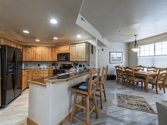 Breakfast bar and separate dining area