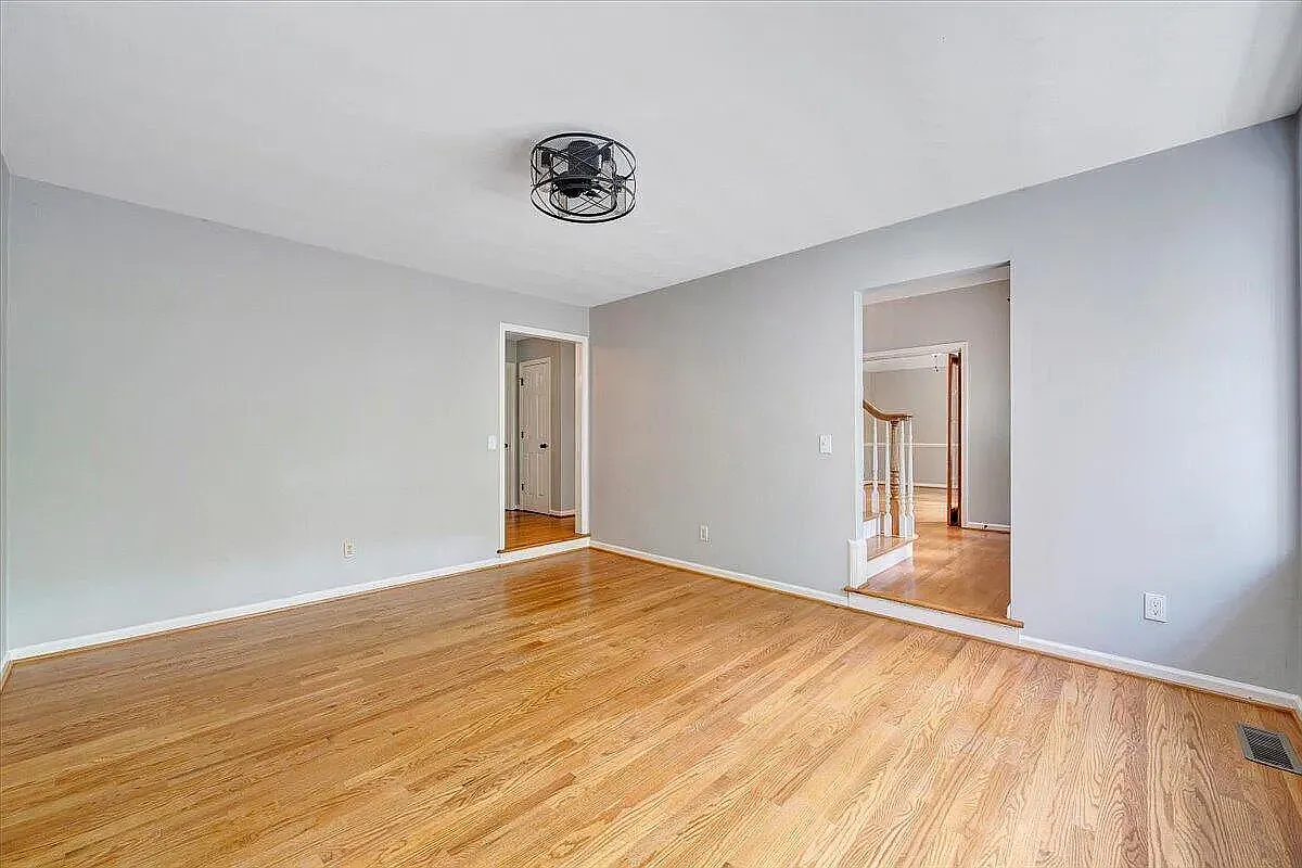6 bed, 4519 sqft, $4,000 — Photo 4