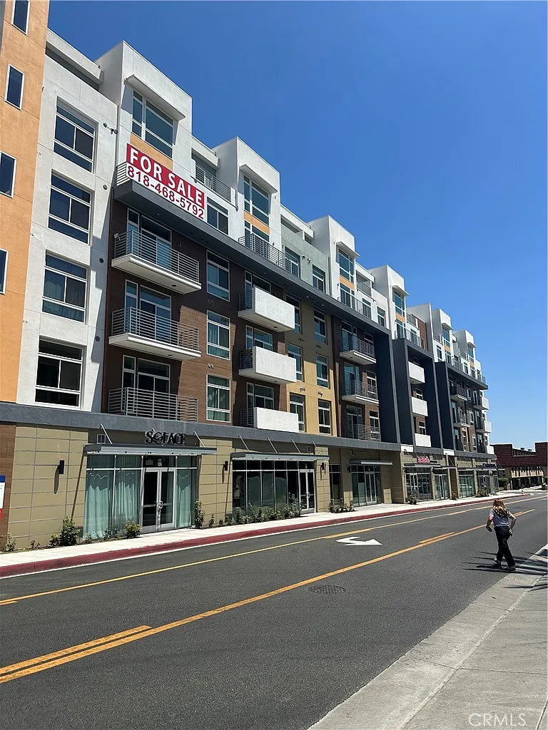 1 bed, 1.5 bath, 892 sqft, $3,250 — Photo 2
