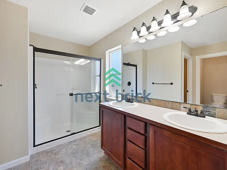 323 Graham Ave NE — Photo 19