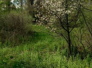 360 E Buno Rd, Milford, MI 48381