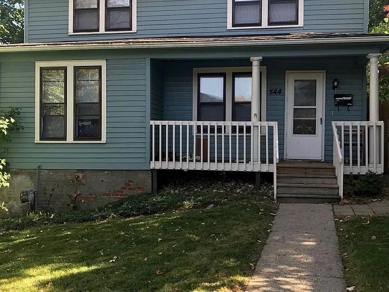 544 N State St — Photo 1