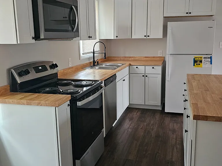 721 Henry St — Photo 4