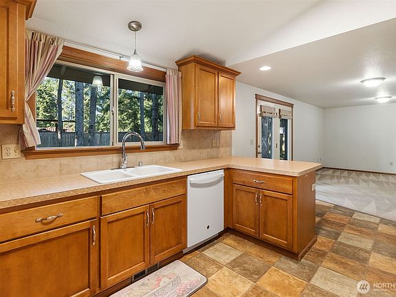 5th image of 6107 189th Loop SW