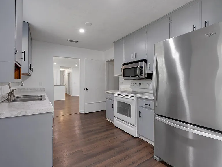1112 Missionwood Ln — Photo 10