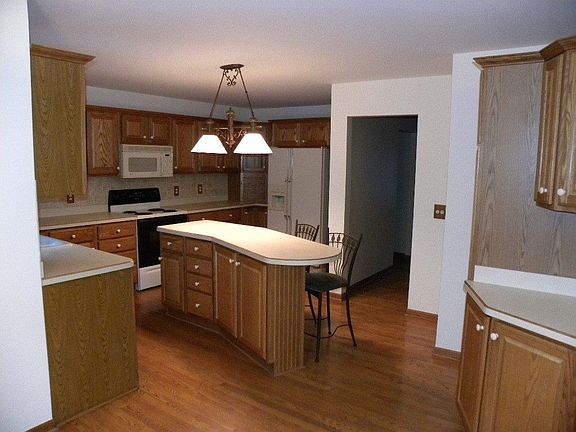 3rd image of 10385 Bridgewater Dr