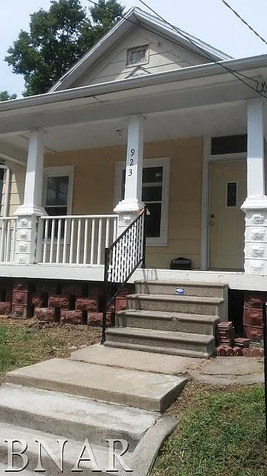 923 W Olive St photo 1