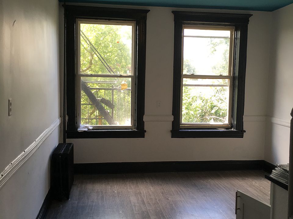 2nd image of 61 Oak St APT 6