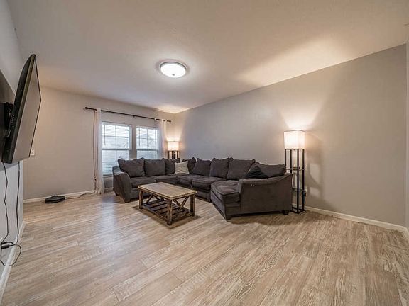 3rd image of 6920 Lucia Dr