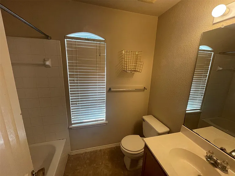 1211 Peyton Pl — Photo 18