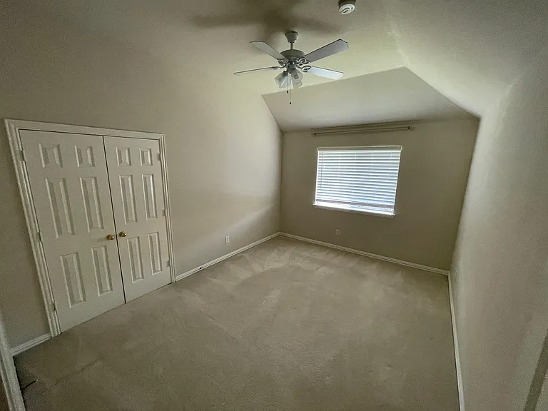 1920 Old York Dr — Photo 15