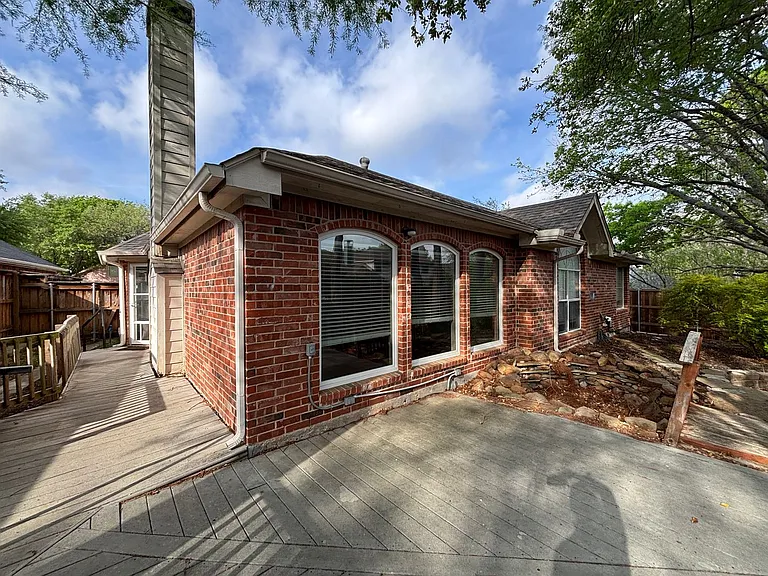 2921 Meadow Glen Dr — Photo 5