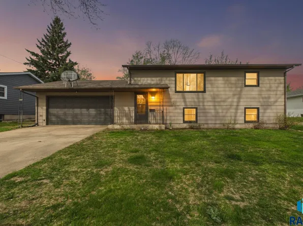 701 S Rohl Dr, Sioux Falls, SD 57103