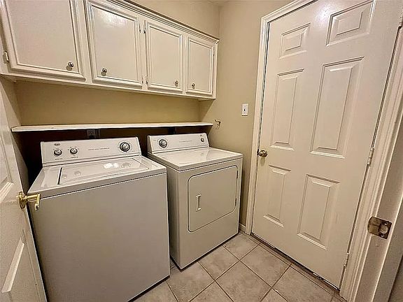 3rd image of 430 Cherry Laurel Dr